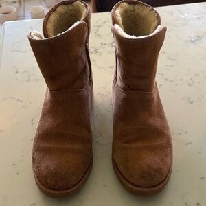 Ugg Short Suede Shearling-Lined Short Boots - Tan